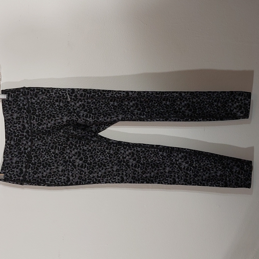🟢 (PHIL) NIKE Dri-Fit Animal Print Athletic Active Cropped Leggings - Picture 2 of 13
